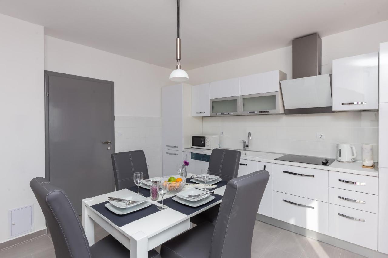 Apartments Villa Enzian Млини Екстер'єр фото